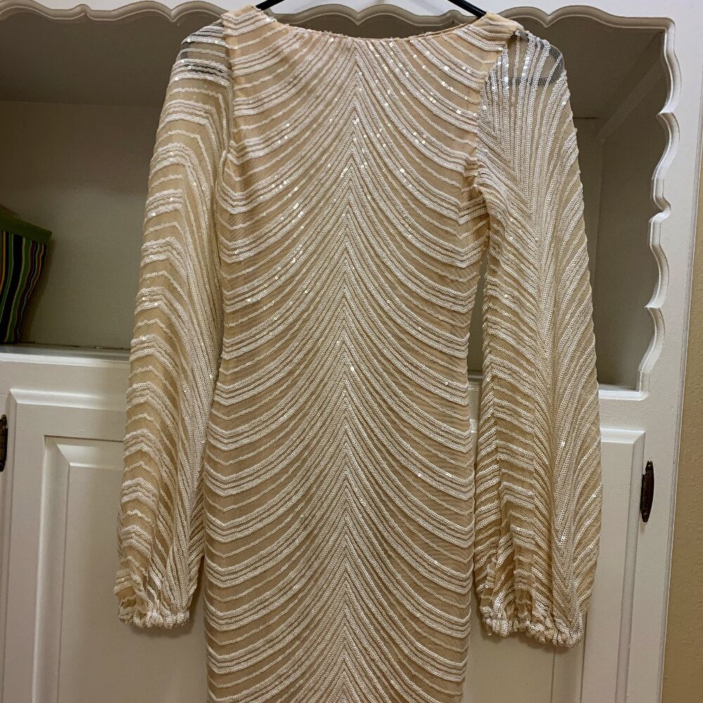 Chic Long-Sleeve Sequin Beaded Dress - Elegant and Sophisticated